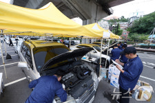 추석 명절 앞두고 홍제폭포광장에서 차량 무상점검