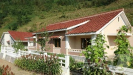 北 시중군 영흥농장, 새집들이 진행…인민대중제일주의 건축 이념