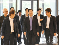 구윤철 부총리, 카이스트 AI 팩토리 랩 방문