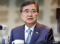 발언하는 조현 외교부 장관