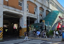 성수역 2번 출입구 보행환경 개선 공사…인파 혼잡 우려