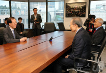 이명박 전 대통령, 이석연 국민통합위원장과 대화