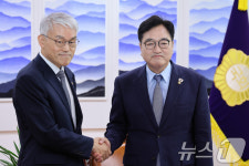 인사하는 우원식·천대엽