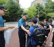 김철문 전북청장, 전주 문학초서 미성년자 대상 범죄 예방 점검