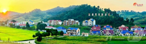 북한, 노을 비낀 천마군 신시농장 마을 조명…전면적 부흥시대 화폭