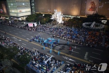 9차선 도로가 런웨이로 천안 도심서 거리댄스 퍼레이드