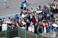 중국 단체관광객 무비자 입국 시작