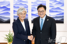 강경화 주미한국대사 내정자 접견하는 우원식 국회의장