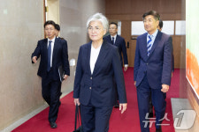 국회의장 예방하는 강경화 주미한국대사 내정자