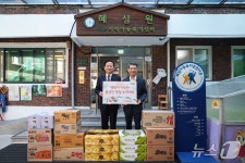 국방 차관, 추석 앞두고 아동복지시설 방문…간식·위문금 전달