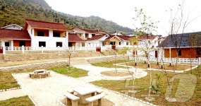 北 성간군 성하잠업농장 새집들이…문명농촌의 새 시대