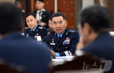 [국감]답변하는 진영승 합참의장