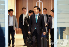 G20 재무장관회의 참석위해 출국하는 구윤철 부총리