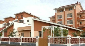 北 안주시 송학농장에 들어선 새 주택들