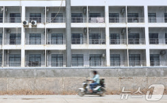 수용시설 같은 이곳의 정체는…