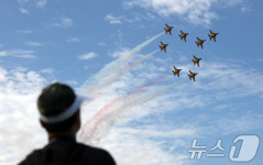 가을 하늘과 블랙이글스