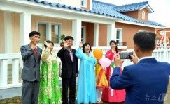 北 평양시 호남농장 새집들이 경사 즐기는 주민들