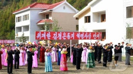 北 자강도 고풍군 월명농장에 살림집 입사모임