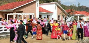 北 자강도 고풍군 월명농장에 살림집 입사모임…농촌진흥 새 시대