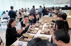 정기선 HD현대 회장, 취임 첫날 구내식당서 직원들과 점심 소통