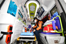 최신 장비 갖춘 119응급차