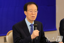 인사말하는 이석연 국민통합위원장