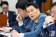 [국감]답변하는 유종필 창업진흥원장