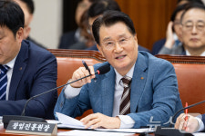 [국감]답변하는 유종필 창업진흥원장