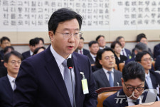 정진홈푸드창원지방검찰청점 | [국감]업무 보고하는 정진우 서울중앙지검장