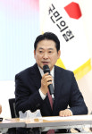 평생당원들에게 인사말 하는 장동혁