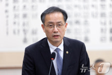 [국감] 답변하는 이형일 기재부 1차관