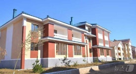 北 경원군 성내농장에 들어선 새 주택…문화농촌의 새시대