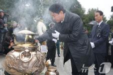 오세훈, 박정희 전 대통령 46주기 추모식 참석