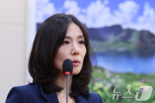 [국감]의원 질의 답변하는 김진아 차관