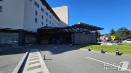 트럼프 경호팀 선발대 삼엄한 경비 시작…가림막 쳐진 경주 힐튼