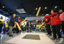 전국 최대 면적 홍천 3명 중 1명 노년층…스마트경로당 200개 목표