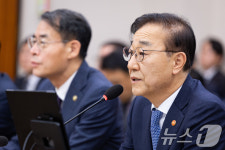 [국감]이상경 전 차관 사임 관련 답변하는 김윤덕 국토부 장관
