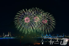 [화보] APEC 2025 정상회의 성공 개최 기원 드론아트·불꽃 쇼