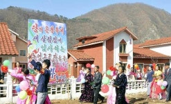 북한 김정숙군 주민들, 신상농장·삼서농장 새 주택에 입주