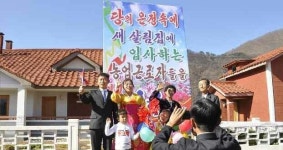 北 김정숙군 신상농장·삼서농장 입주하는 주민들…지상낙원