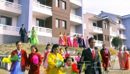 北 송화군 약산농장 새집들이 축하공연과 흥겨운 춤판