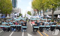 강기정 시장, 시민사회 박람회 개막 퍼포먼스