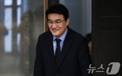 박중훈, 데뷔 40년 담은 에세이 ‘후회하지마’ 출간