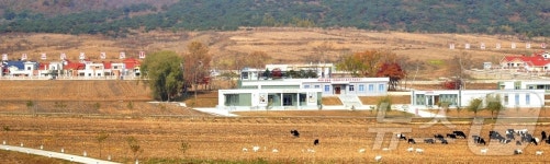 北 라선시 구룡평젖소염소목장 공공건물 준공…문명 개화되는 사회주의 농촌