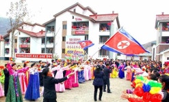 北 회창군 덕련·내양·양춘농장 새집들이 경사…행복 넘친 웃음소리