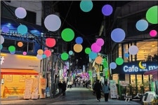 부산대 앞 대학로 빛거리 조성…빈 점포 활용 미디어아트 등 전시