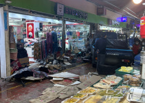 부천 제일시장에 돌진한 1톤 트럭