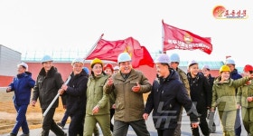 北 백두산영웅청년돌격대 간부들…청년들 더 고무해야