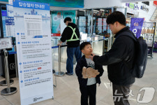 한강버스 타러왔는데 아쉽네