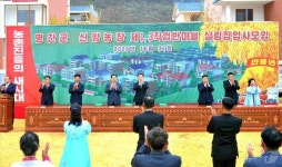 북한 명간군 신양농장, 새집들이 진행…명절처럼 흥성